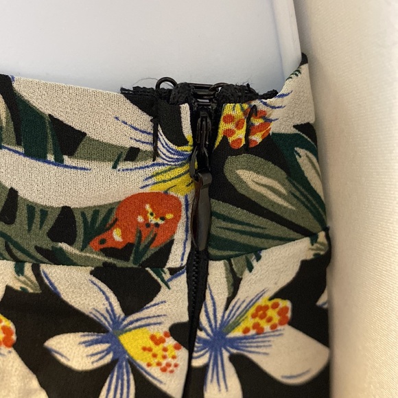 LF Seek the Label asymmetrical floral mini skirt with ruffle hem S NWT - Picture 6 of 15